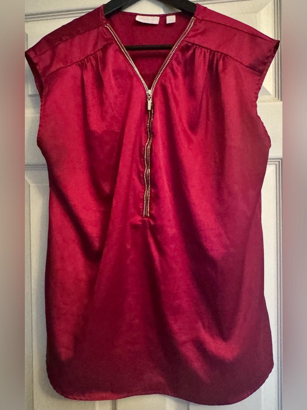 New York & Company Red Sleeveless Satin Zip-Front Shell Top